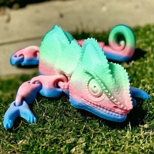 3D Printed Articulated Chameleon: Poseable Reptile Figure