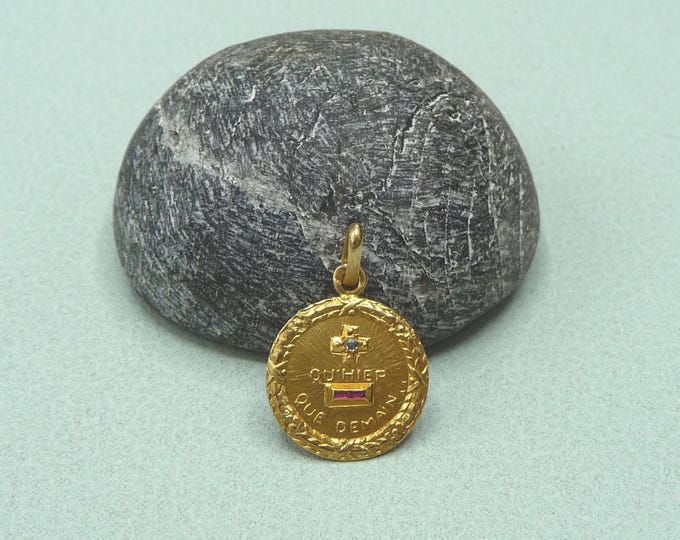 Small 18-Carat Gold Love Medal – A. Augis – Vintage French Jewelry – Symbolic Gift