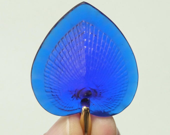 Lalique (France). Blue crystal pendant.