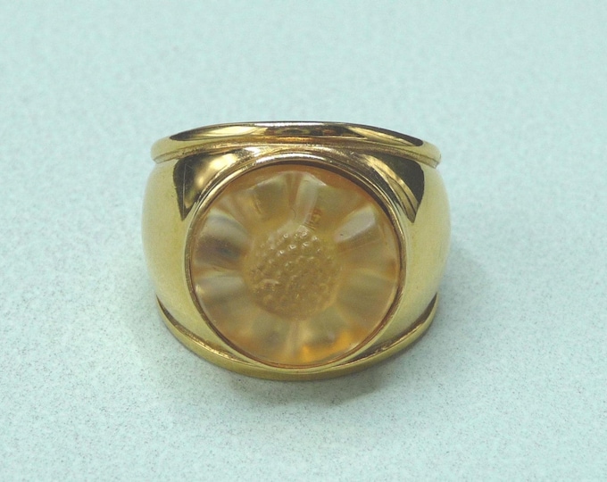 Lalique (France). Gold-plated and yellow crystal ring.