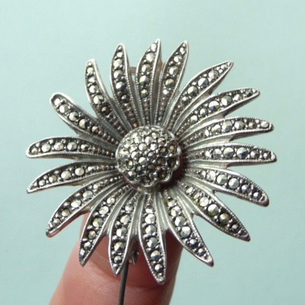 Broche en argent et marcassites. Vintage.