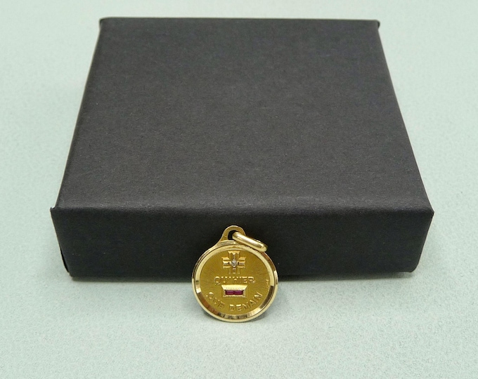 18-Carat Gold Love Medal – A. Augis – Vintage French Jewelry – Symbolic Gift