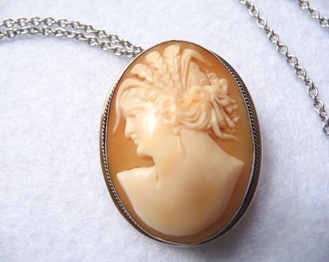 Finland. Pendant/Brooch. Silver rimmed cameo. 1952. Vintage.