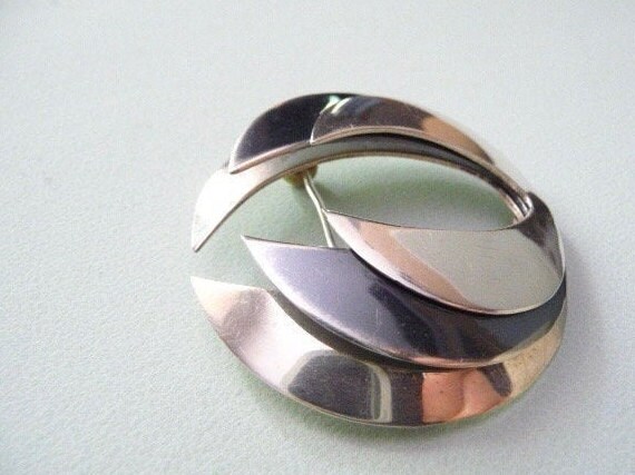 Broche en argent avec pierre verte (Gebraucht) in Erde für CHF 2 - mit