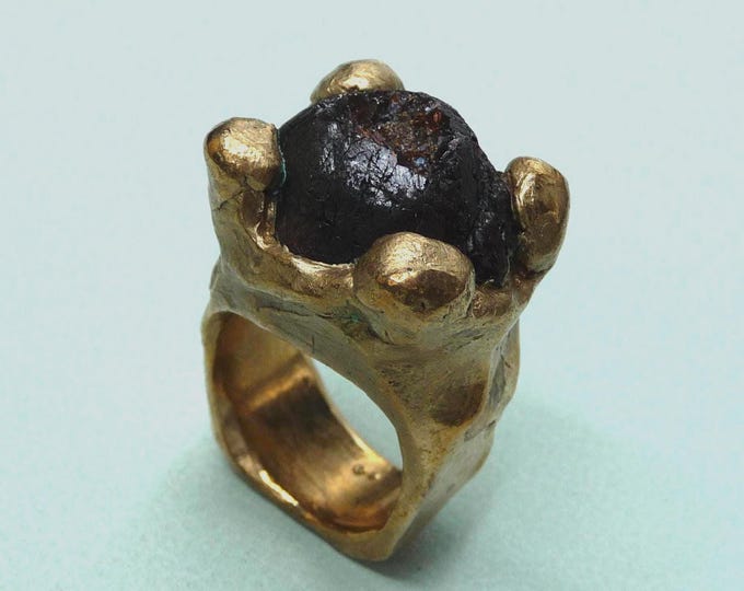 United States. Bronze and stone ring. Second-hand jewelry.