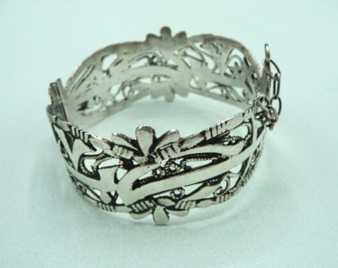 Old silver bracelet. Vintage.
