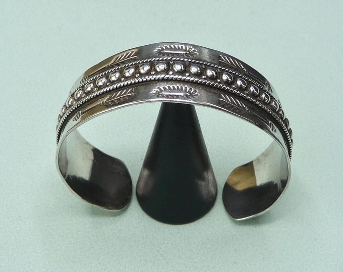 Silver bracelet. Vintage.