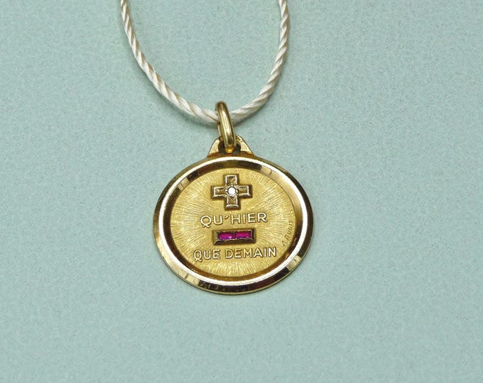 A. Augis (France). 18-carat gold love medal. 1960s. Vintage.