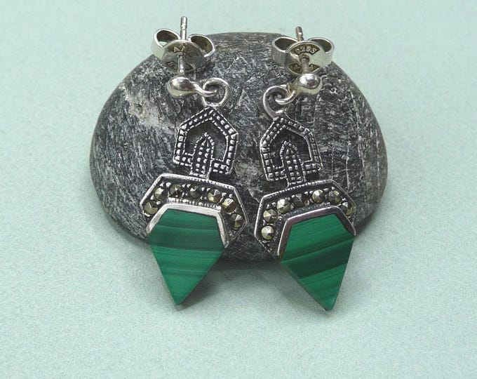 Vintage earrings in silver and green stone.