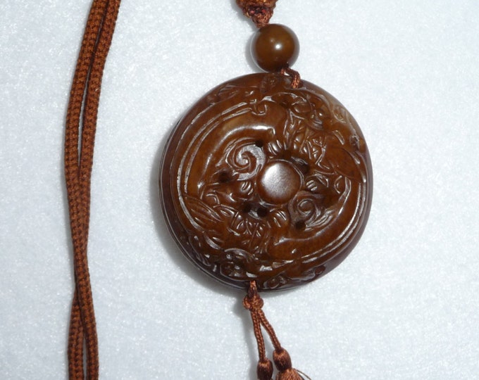 Necklace. China. Carved stone.