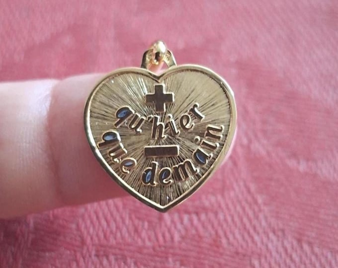 Médaille d’Amour en Or 18 Carats – Pendentif en forme de coeur – A. Augis – Bijou Vintage Français – Cadeau Symbolique