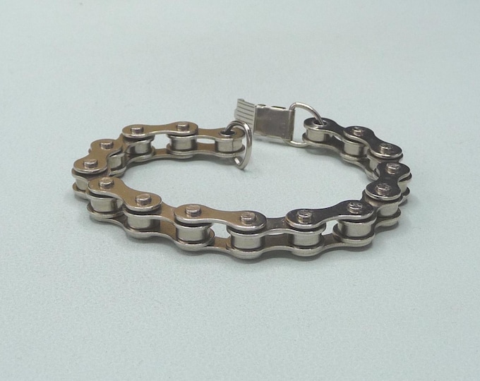 Vintage metal bracelet.