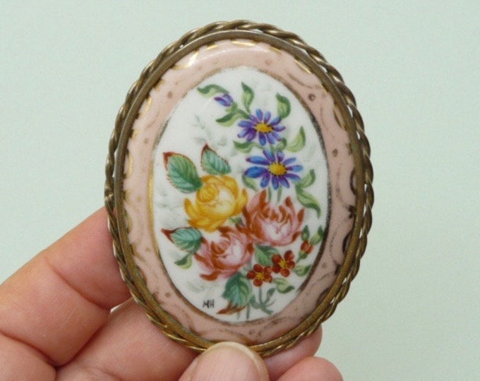 Large porcelain brooch. Vintage.