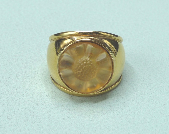 Lalique (France). Gold-plated and yellow crystal ring.