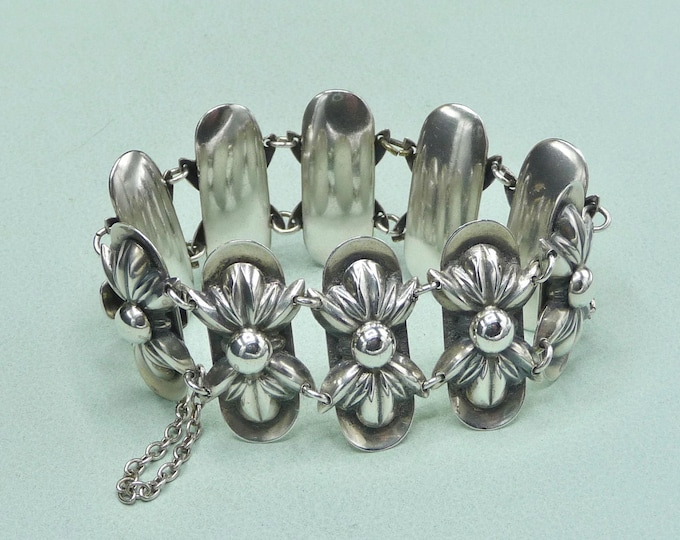 Silver bracelet. Vintage.