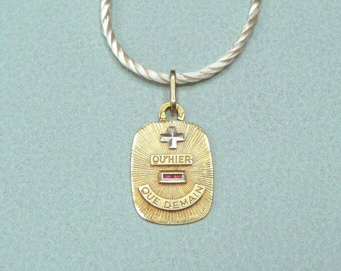 A. Augis (France). 18-carat gold love medal. 1960s. Vintage.