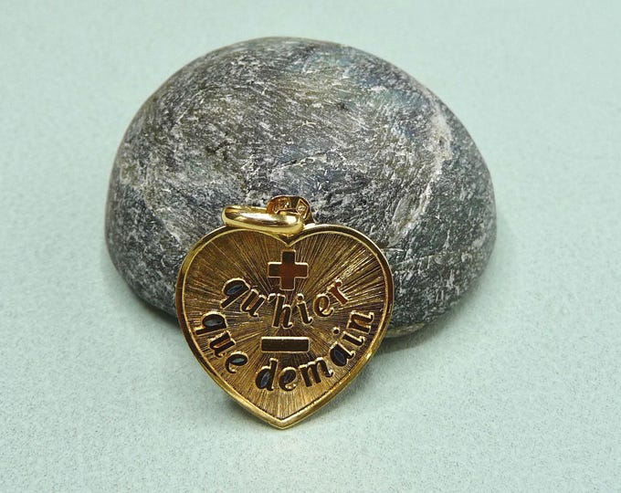 18-Carat Gold Love Medal – A. Augis – Vintage French Jewelry – Symbolic Gift