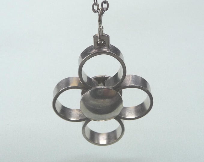 Vintage tinplate pendant made in Sweden.