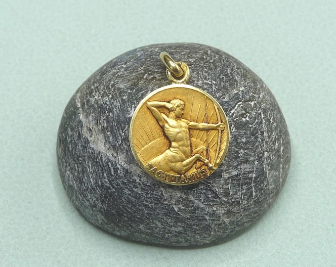 Vintage 18-carat gold "Sagittarius" medal.