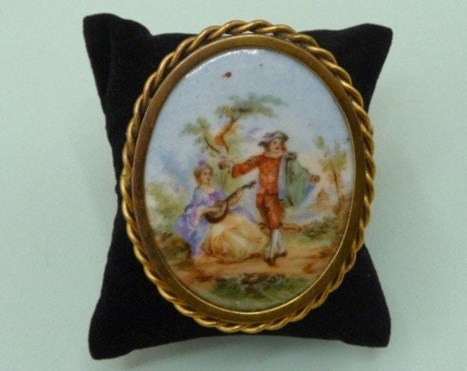 Limoges (France). Porcelain Brooch. Vintage.