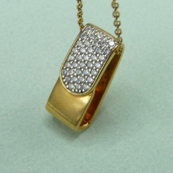 Guy Laroche (France). Gold-plated and zircon pendant.