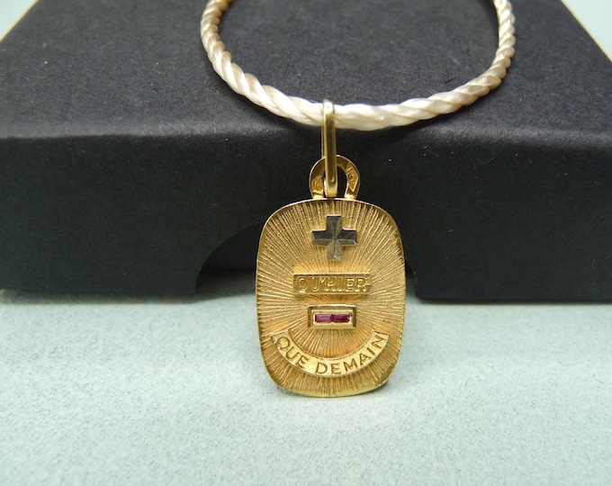 18-Carat Gold Love Medal – A. Augis – Vintage French Jewelry – Symbolic Gift