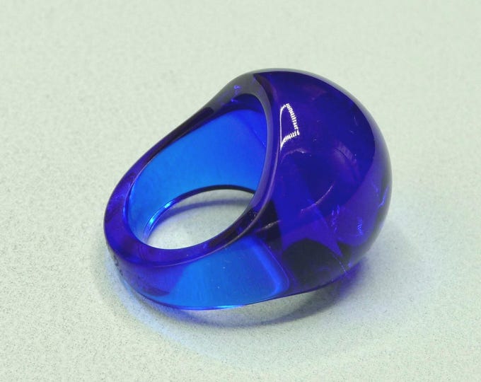 Lalique (France). Blue crystal ring.