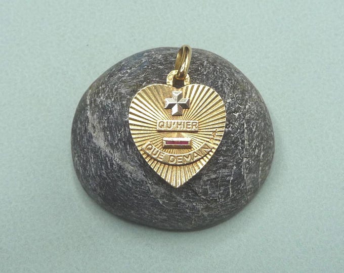 18-Carat Gold Love Medal – A. Augis – Vintage French Jewelry – Symbolic Gift