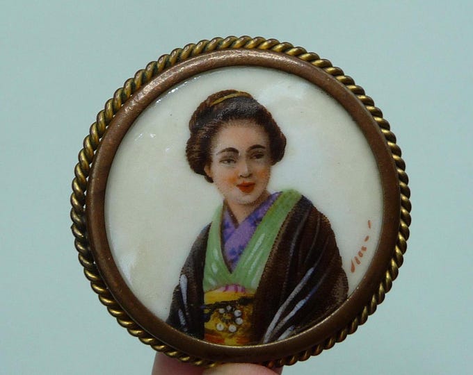 France. Limoges porcelain brooch. Vintage.