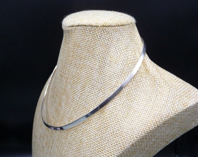 Rigid silver necklace. Vintage.
