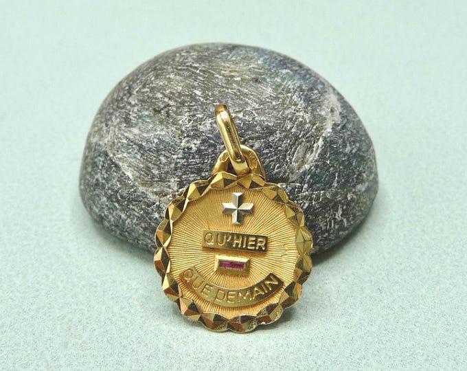 18-Carat Gold Love Medal – A. Augis – Vintage French Jewelry – Symbolic Gift