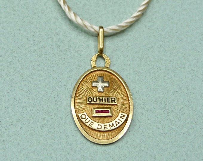 Augis (France). 18-carat gold love medal. 1960s-70s. Vintage.