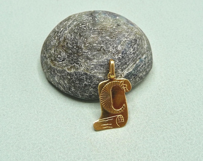 18-carat gold pendant. 1950s-60s.