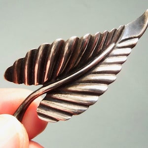 Broche Ancienne En Métal Argenté - Jolie, Vintage, Très Bon état, Photo D'origine