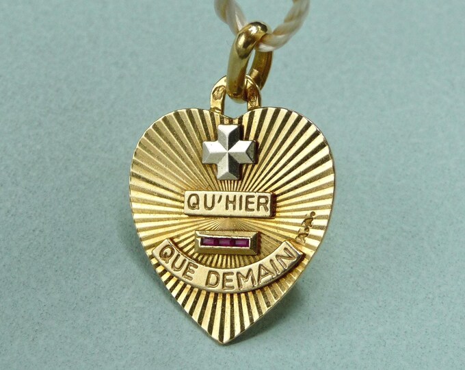 Augis (France). 18-carat gold Love Medal. 1960s. Vintage.
