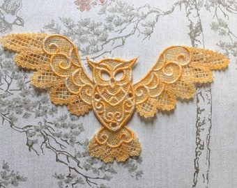 Gold owl lacework hair grip.