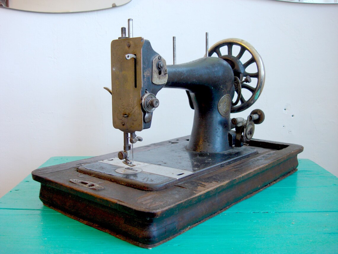 Antique Sewing Machine old castiron sewing machineVictorian Etsy