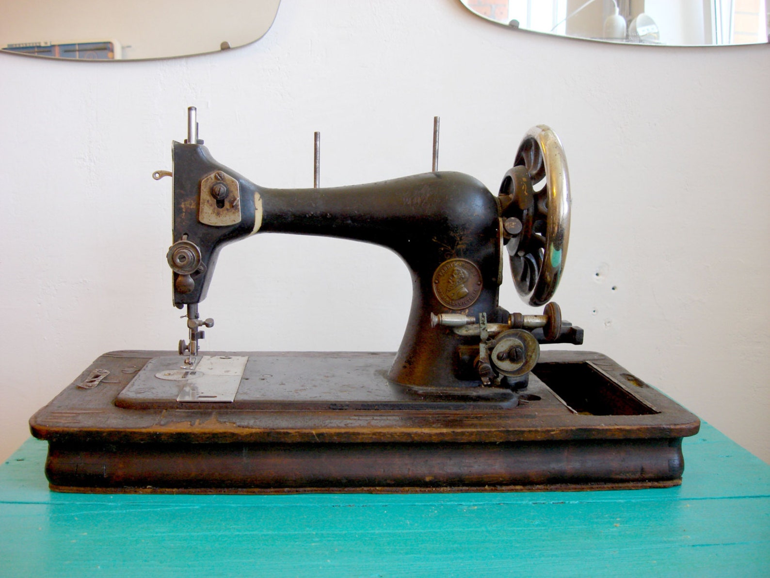 Antique Sewing Machine old castiron sewing machineVictorian Etsy