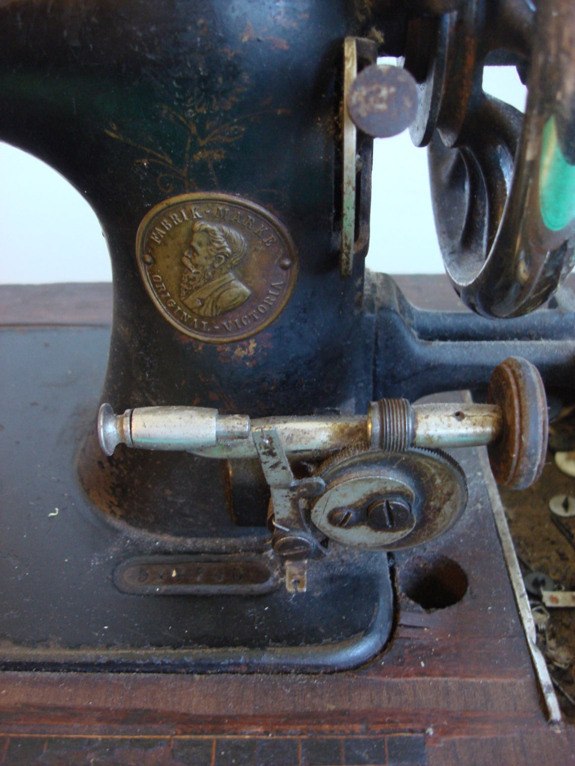 Antique Sewing Machine old castiron sewing machineVictorian Etsy