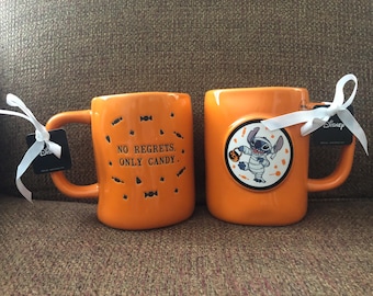 Taza de Halloween de Stitch de Disney de Rae Dunn "Sin arrepentimientos, solo dulces"