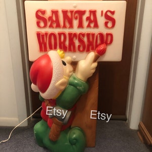 Vintage General Foam Christmas Elf Santa's Workshop Sign Blow Mold Bez pęknięć Dostarczany z przewodem świetlnym 34" Tall Yard Lawn Holiday Seasonal Decor
