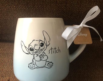 Taza Rae Dunn Disney Lilo & Stitch azul claro con forma de barril