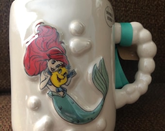 Tazza Rae Dunn Disney Ariel "Flipping Your Fins" iridescente
