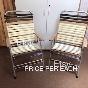 Chaise de jardin pliante avec sangle en vinyle vintage, cadre en aluminium, bon état