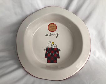 Plato navideño Rae Dunn "Merry" de Snoopy y Peanuts, 24 cm, sin daños