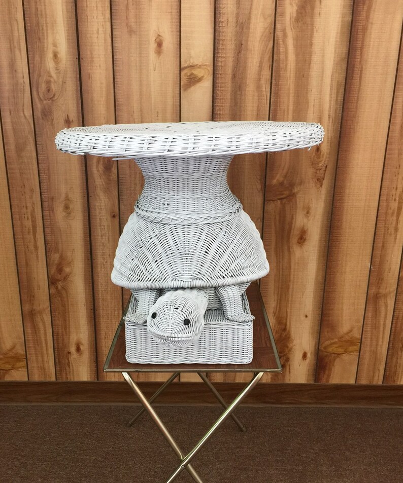 Mid Century Modern White Wicker Rattan Turtle Side End Table Patio Furniture Removable Top Tray Really Sweet No Damage