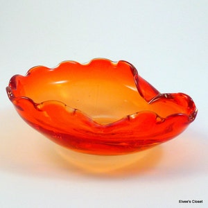 AMBERINA ART GLASS Amberina Glass Bowl/Candy Dish/Ashtray Mid Century Art Glass Amberina Scalloped/Ruffled and Folded Rim Art Glass Bowl image 4