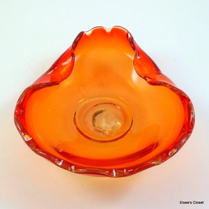 AMBERINA ART GLASS Amberina Glass Bowl/Candy Dish/Ashtray Mid Century Art Glass Amberina Scalloped/Ruffled and Folded Rim Art Glass Bowl image 3