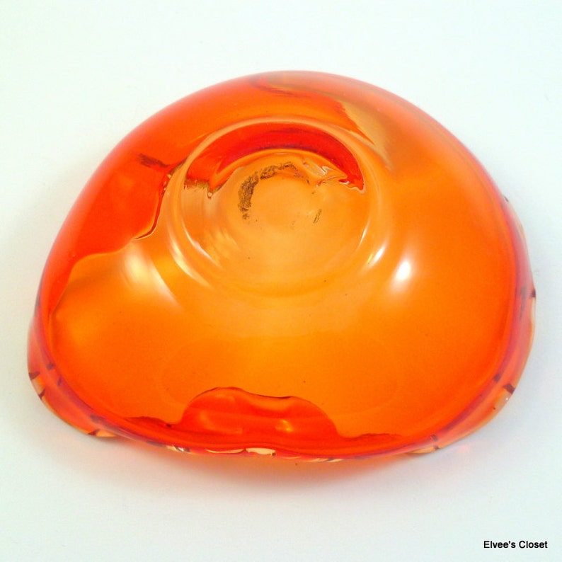 AMBERINA ART GLASS Amberina Glass Bowl/Candy Dish/Ashtray Mid Century Art Glass Amberina Scalloped/Ruffled and Folded Rim Art Glass Bowl image 5