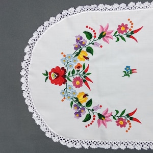 Hand embroidered Hungarian Kalocsa 35.4&quot; x 17.3&quot; table runner, centerpiece